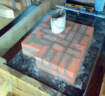 Подготовка подиума под топку из кирпича или бетонных блоков