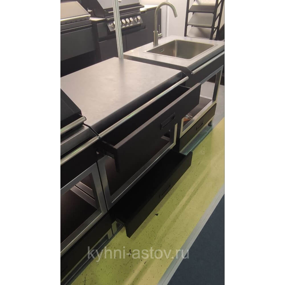 Мобильный модуль со столом