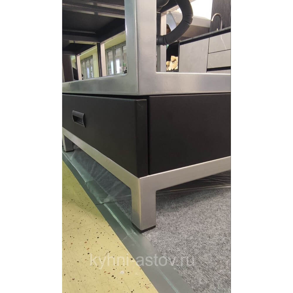 Мобильный модуль со столом