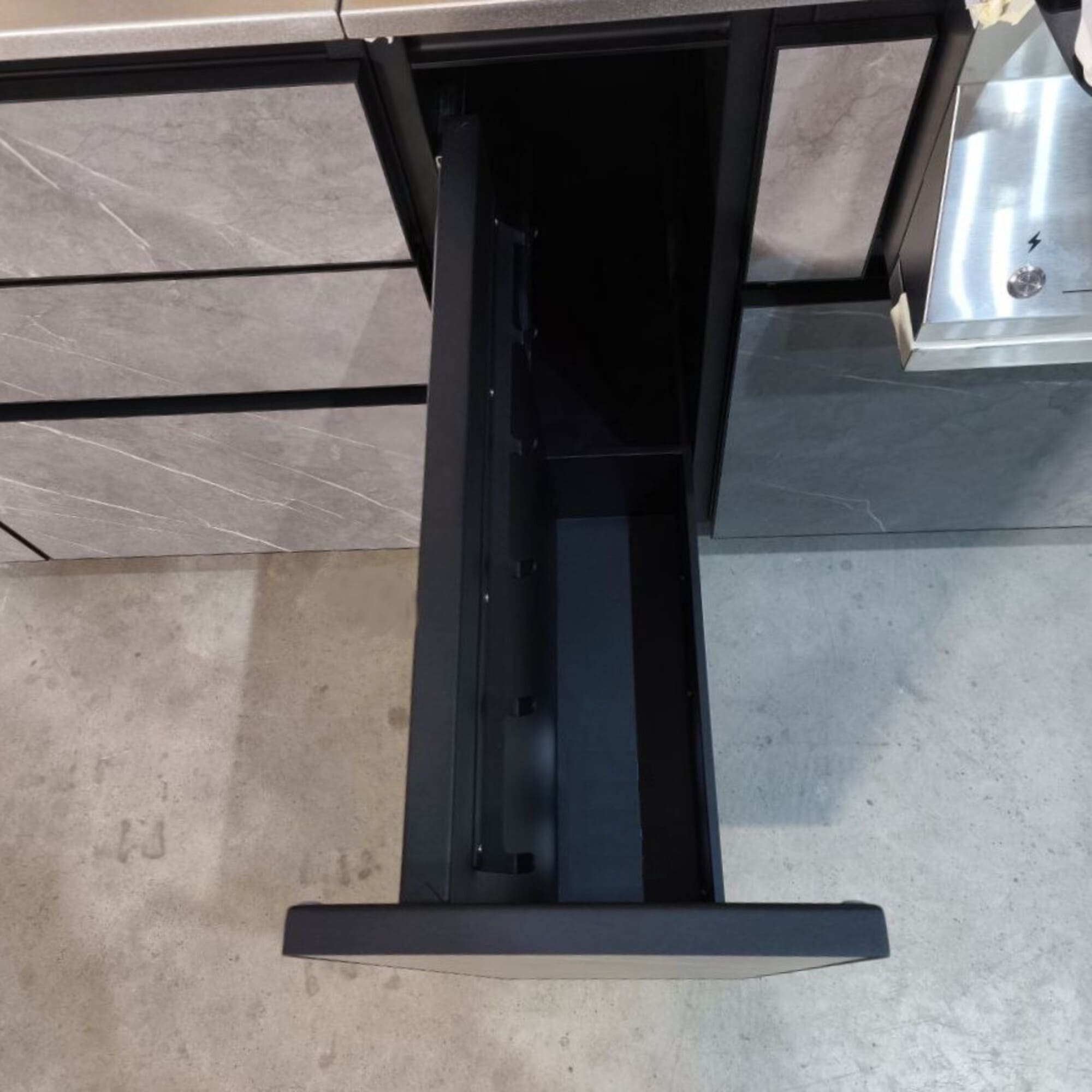 Модуль с крючками для мангальной зоны