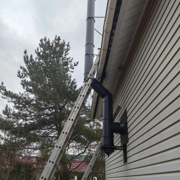 Монтаж дровяной печи-камина Astov R1.0 NК PLUS в камне крема беж c дымоходом Вулкан