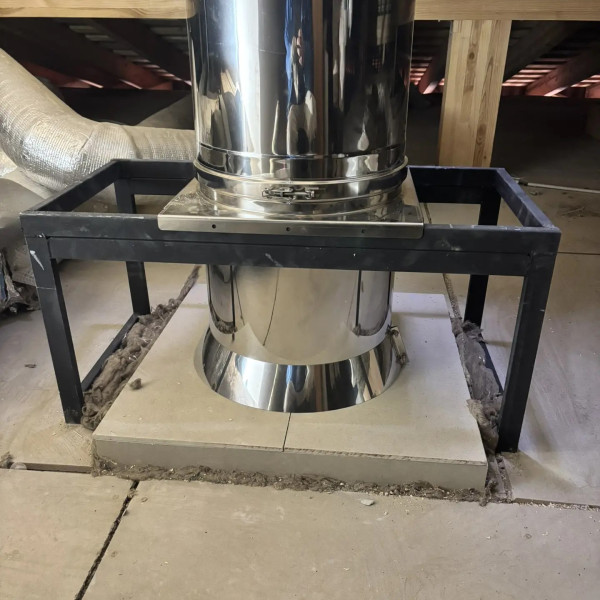 Монтаж каминной топки ASTOV (АСТОВ) П2С 14057 L с комплектующими в деревянном доме