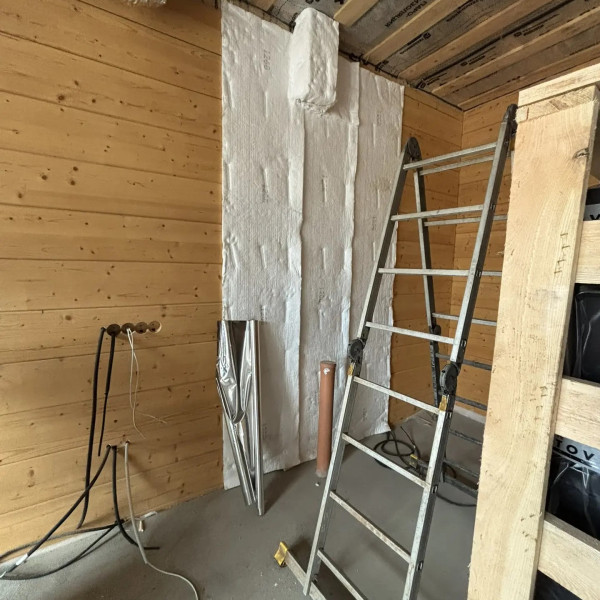 Монтаж каминной топки ASTOV (АСТОВ) П2С 14057 L с комплектующими в деревянном доме