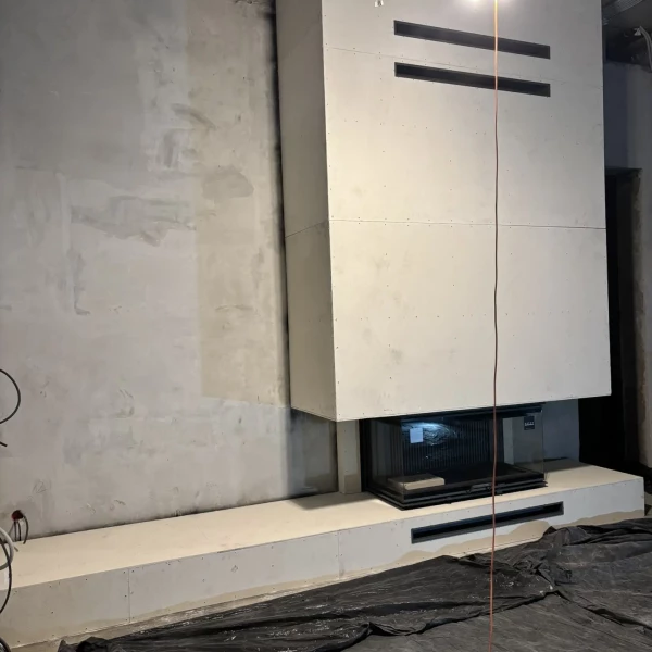 Монтаж каминной топки ASTOV П3С 12057 с комплектующими в бетонном доме Монтаж каминной топки ASTOV П3С 12057 с комплектующими в бетонном доме