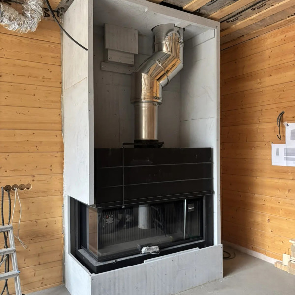 Монтаж каминной топки ASTOV (АСТОВ) П2С 14057 L с комплектующими в деревянном доме