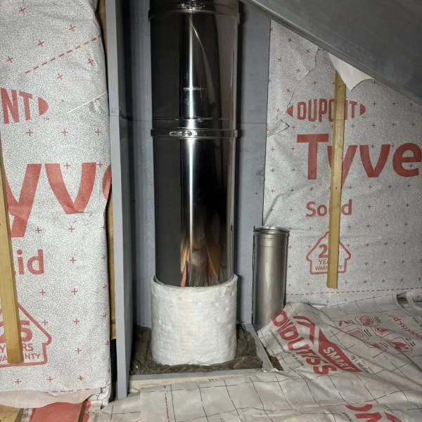 Монтаж каминной топки ASTOV (АСТОВ) П2С 10057 R с комплектующими в доме Монтаж каминной топки ASTOV (АСТОВ) П2С 10057 R с комплектующими в доме