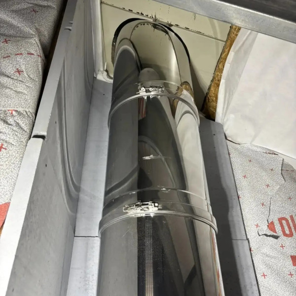 Монтаж каминной топки ASTOV (АСТОВ) П2С 10057 R с комплектующими в доме Монтаж каминной топки ASTOV (АСТОВ) П2С 10057 R с комплектующими в доме