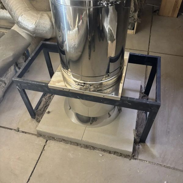 Монтаж каминной топки ASTOV (АСТОВ) П2С 14057 L с комплектующими в деревянном доме