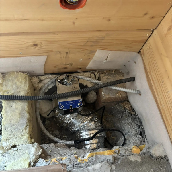 Монтаж каминной топки ASTOV (АСТОВ) П2С 14057 L с комплектующими в деревянном доме