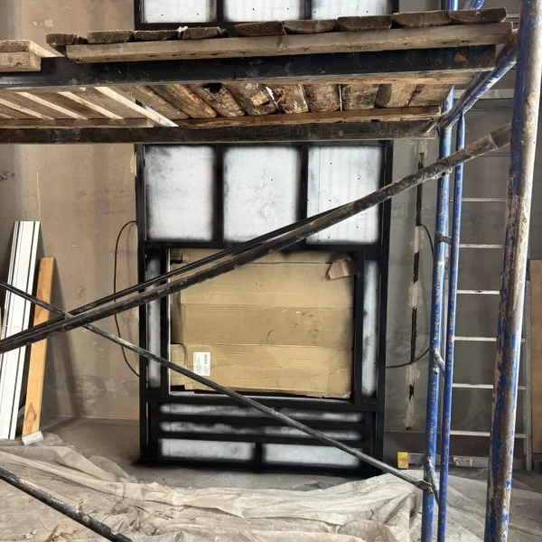 Монтаж каминной топки ASTOV ПС 10080 с комплектующими в бетонном доме Монтаж каминной топки ASTOV ПС 10080 с комплектующими в бетонном доме