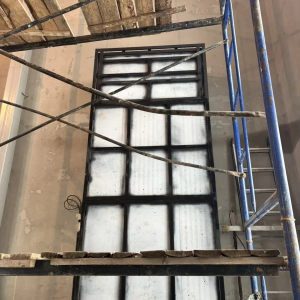 Монтаж каминной топки ASTOV ПС 10080 с комплектующими в бетонном доме Монтаж каминной топки ASTOV ПС 10080 с комплектующими в бетонном доме