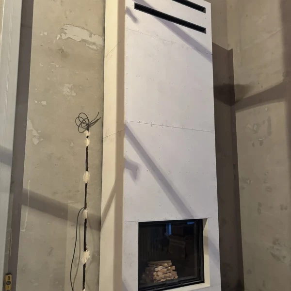 Монтаж каминной топки ASTOV ПС 10080 с комплектующими в бетонном доме Монтаж каминной топки ASTOV ПС 10080 с комплектующими в бетонном доме