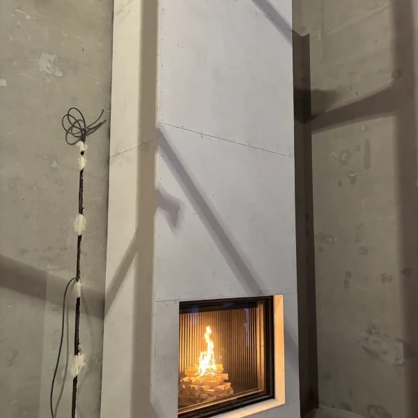 Монтаж каминной топки ASTOV ПС 10080 с комплектующими в бетонном доме Монтаж каминной топки ASTOV ПС 10080 с комплектующими в бетонном доме