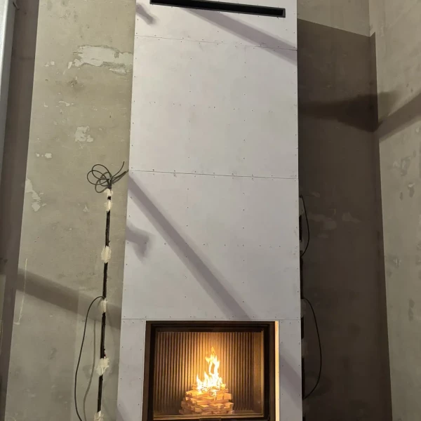 Монтаж каминной топки ASTOV ПС 10080 с комплектующими в бетонном доме Монтаж каминной топки ASTOV ПС 10080 с комплектующими в бетонном доме