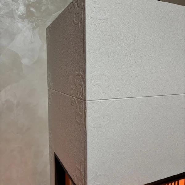 Монтаж дровяного печи-камина Astov (Астов) APLIT П2С 700 L (боковое стекло слева) с трафаретным рисунком c дымоходом Вулкан