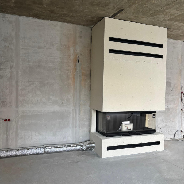 Каминная топка ASTOV П3С 15057 с комплектующими в каменном доме