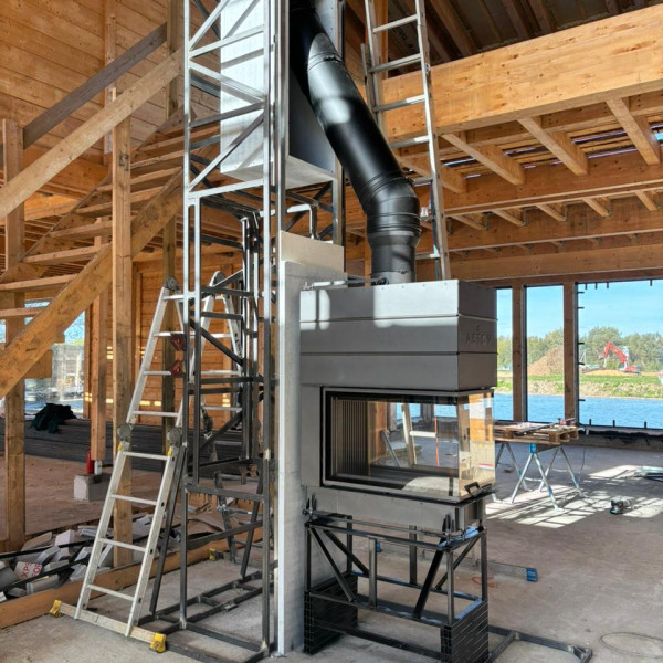 Монтаж каминной топки ASTOV П3С 53(84)57 с комплектующими в деревянном доме Монтаж каминной топки ASTOV П3С 53(84)57 с комплектующими в деревянном доме