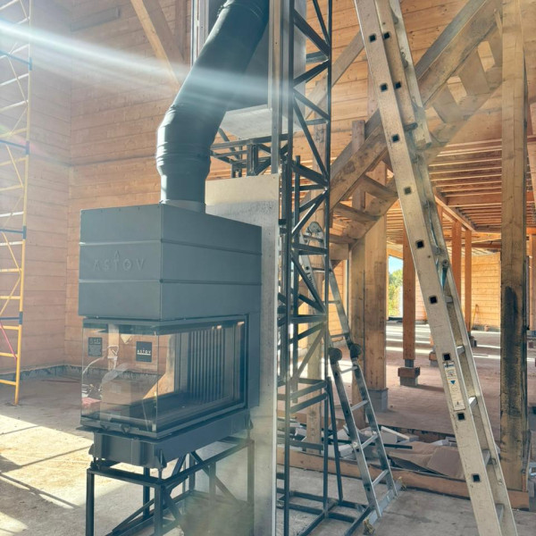 Монтаж каминной топки ASTOV П3С 53(84)57 с комплектующими в деревянном доме Монтаж каминной топки ASTOV П3С 53(84)57 с комплектующими в деревянном доме