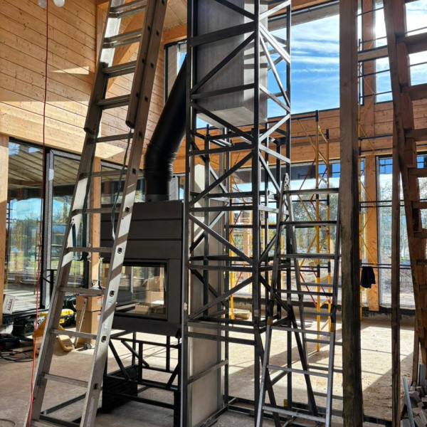 Монтаж каминной топки ASTOV П3С 53(84)57 с комплектующими в деревянном доме Монтаж каминной топки ASTOV П3С 53(84)57 с комплектующими в деревянном доме