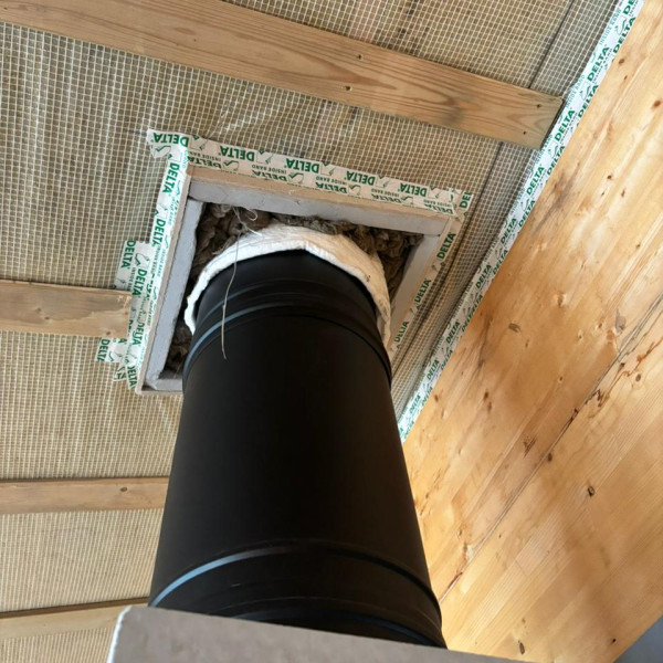 Монтаж каминной топки ASTOV П3С 53(84)57 с комплектующими в деревянном доме Монтаж каминной топки ASTOV П3С 53(84)57 с комплектующими в деревянном доме