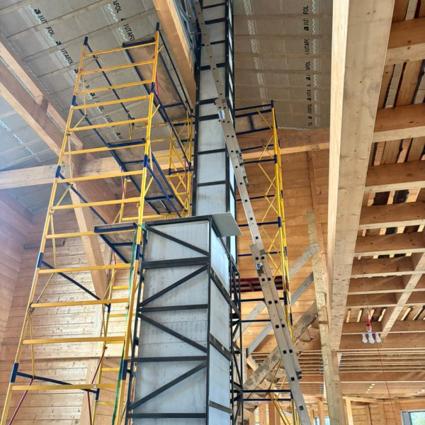 Монтаж каминной топки ASTOV П3С 53(84)57 с комплектующими в деревянном доме Монтаж каминной топки ASTOV П3С 53(84)57 с комплектующими в деревянном доме