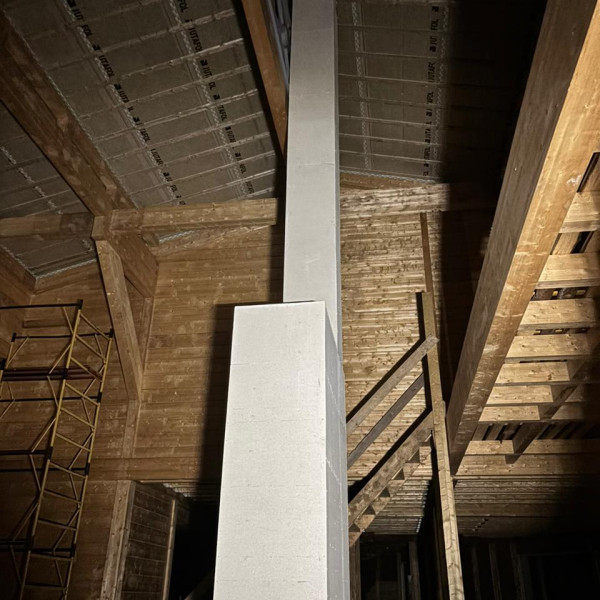 Монтаж каминной топки ASTOV П3С 53(84)57 с комплектующими в деревянном доме Монтаж каминной топки ASTOV П3С 53(84)57 с комплектующими в деревянном доме