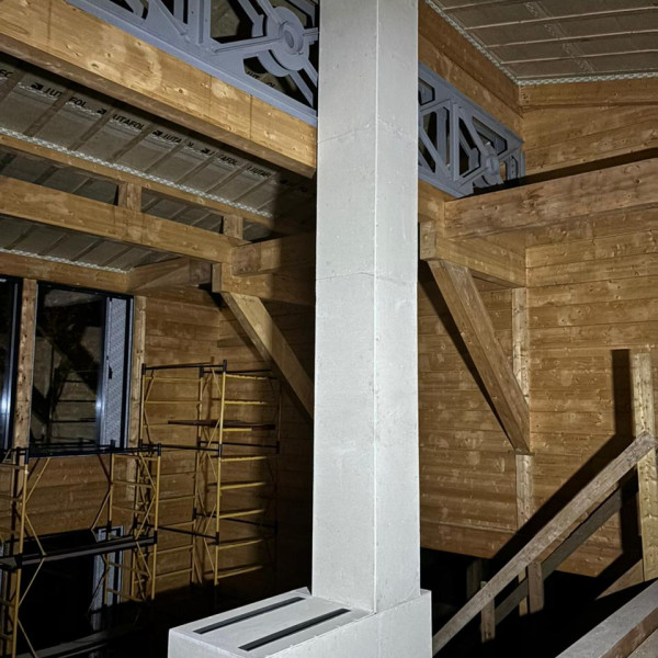 Монтаж каминной топки ASTOV П3С 53(84)57 с комплектующими в деревянном доме Монтаж каминной топки ASTOV П3С 53(84)57 с комплектующими в деревянном доме