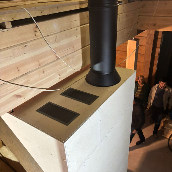 Монтаж каминной топки ASTOV П3С 12057 с комплектующими в деревянном доме Монтаж каминной топки ASTOV П3С 12057 с комплектующими в деревянном доме