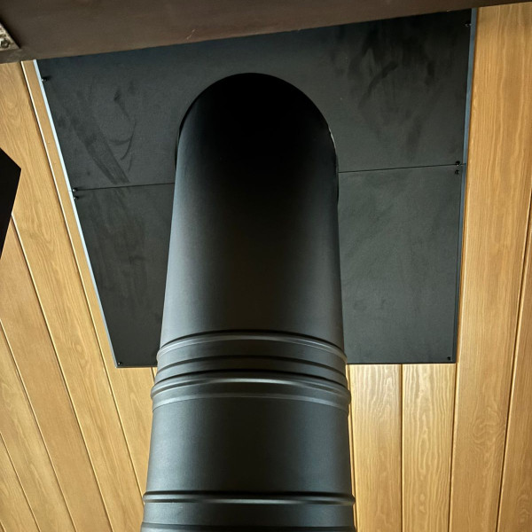 Монтаж каминной топки ASTOV П3С 12057 с комплектующими в деревянном доме Монтаж каминной топки ASTOV П3С 12057 с комплектующими в деревянном доме