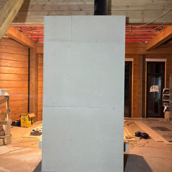 Монтаж каминной топки ASTOV П3С 12057 с комплектующими в деревянном доме Монтаж каминной топки ASTOV П3С 12057 с комплектующими в деревянном доме