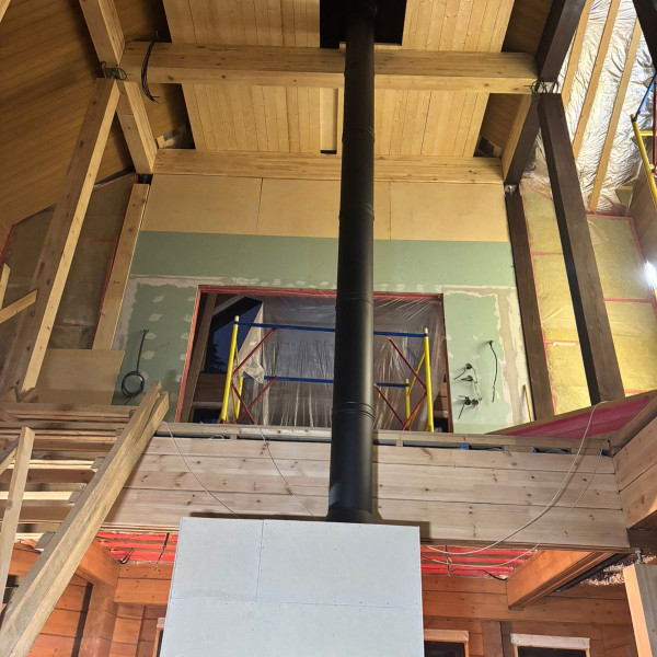 Монтаж каминной топки ASTOV П3С 12057 с комплектующими в деревянном доме Монтаж каминной топки ASTOV П3С 12057 с комплектующими в деревянном доме