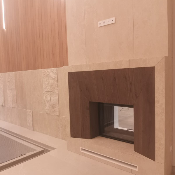 Монтаж тоннельной каминной топки ASTOV ПТ 9074 с шибером и комплектующими в бетонном доме Монтаж тоннельной каминной топки ASTOV ПТ 9074 с шибером и комплектующими в бетонном доме