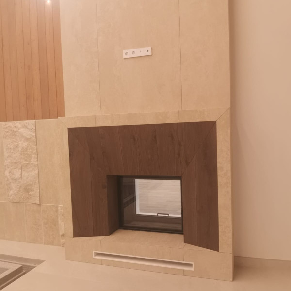 Монтаж тоннельной каминной топки ASTOV ПТ 9074 с шибером и комплектующими в бетонном доме Монтаж тоннельной каминной топки ASTOV ПТ 9074 с шибером и комплектующими в бетонном доме