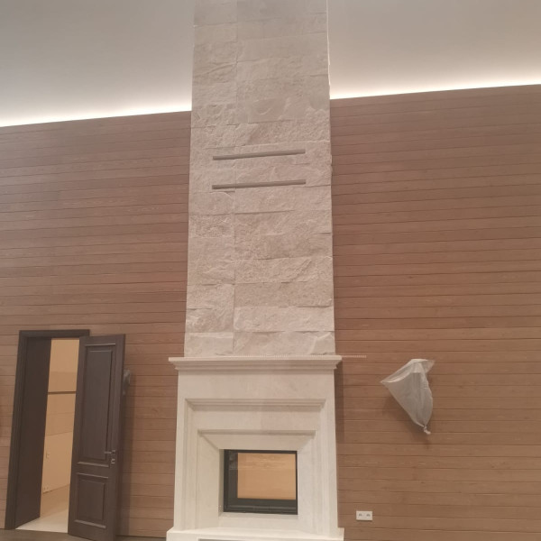 Монтаж тоннельной каминной топки ASTOV ПТ 9074 с шибером и комплектующими в бетонном доме Монтаж тоннельной каминной топки ASTOV ПТ 9074 с шибером и комплектующими в бетонном доме