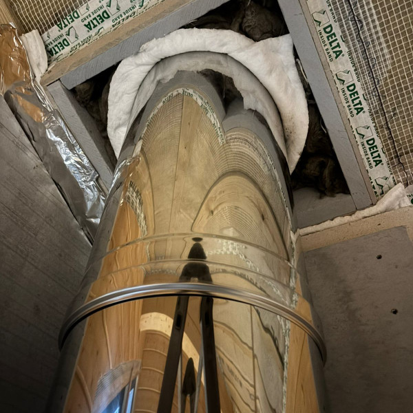 Монтаж каминной топки ASTOV П2С 8457 R с комплектующими в деревянном доме Монтаж каминной топки ASTOV П2С 8457 R с комплектующими в деревянном доме