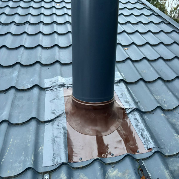 Монтаж каминной топки ASTOV П2С 8457 R с комплектующими в деревянном доме Монтаж каминной топки ASTOV П2С 8457 R с комплектующими в деревянном доме