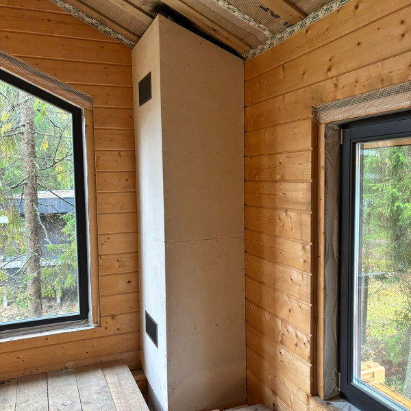 Монтаж каминной топки ASTOV П2С 8457 R с комплектующими в деревянном доме Монтаж каминной топки ASTOV П2С 8457 R с комплектующими в деревянном доме