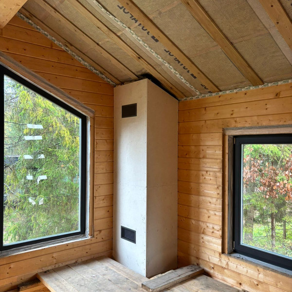 Монтаж каминной топки ASTOV П2С 8457 R с комплектующими в деревянном доме Монтаж каминной топки ASTOV П2С 8457 R с комплектующими в деревянном доме