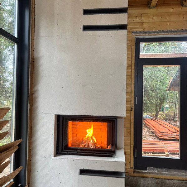 Монтаж каминной топки ASTOV П2С 8457 R с комплектующими в деревянном доме Монтаж каминной топки ASTOV П2С 8457 R с комплектующими в деревянном доме