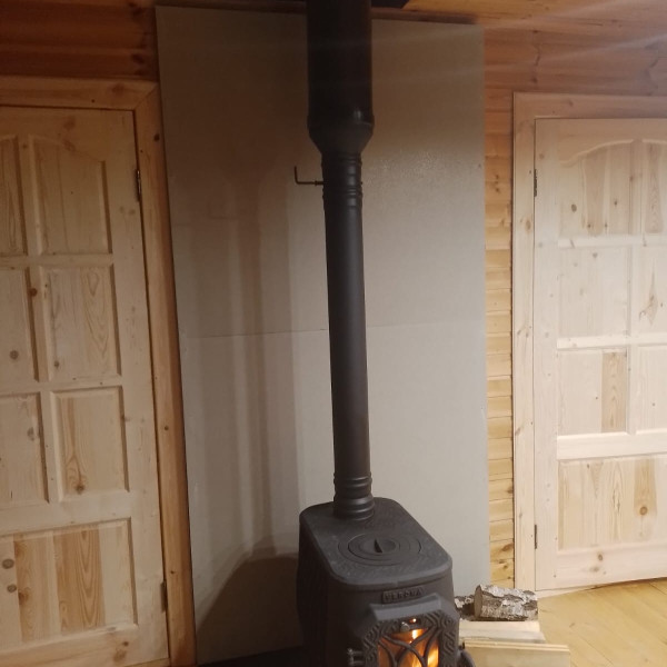 Монтаж отопительной печь Verona 200 в деревянном доме Монтаж отопительной печь Verona 200 в деревянном доме