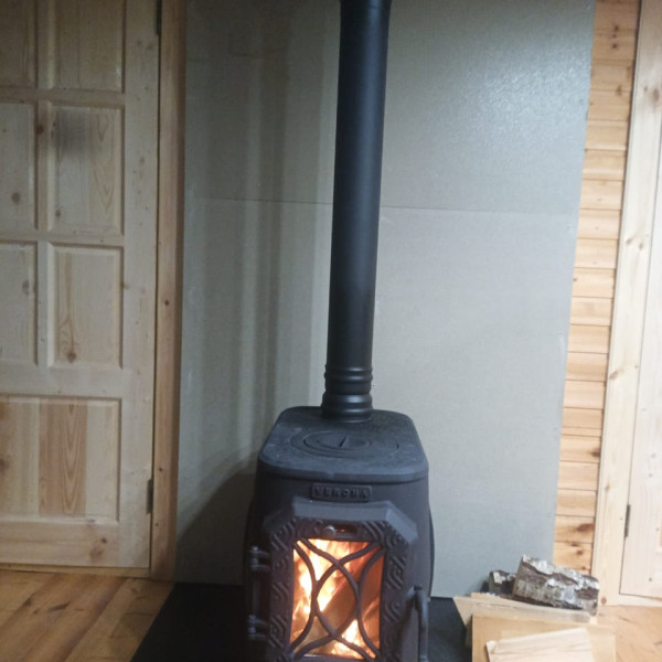 Монтаж отопительной печь Verona 200 в деревянном доме Монтаж отопительной печь Verona 200 в деревянном доме