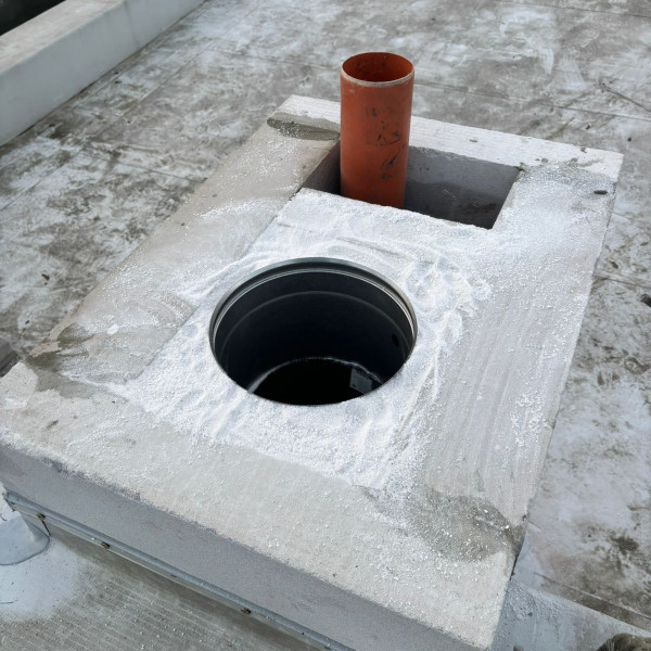 Монтаж каминной топки ASTOV ПС 12057 с комплектующими в бетонном доме Монтаж каминной топки ASTOV ПС 12057 с комплектующими в бетонном доме