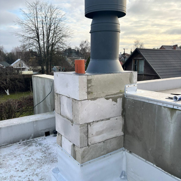 Монтаж каминной топки ASTOV ПС 12057 с комплектующими в бетонном доме Монтаж каминной топки ASTOV ПС 12057 с комплектующими в бетонном доме