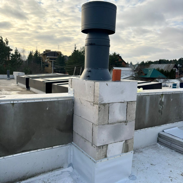 Монтаж каминной топки ASTOV ПС 12057 с комплектующими в бетонном доме Монтаж каминной топки ASTOV ПС 12057 с комплектующими в бетонном доме