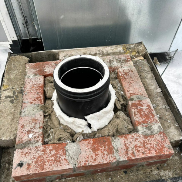 Монтаж каминной топки Spartherm Premium V-2L-80h чёрная футеровка с комплектующими в многоэтажный дом Монтаж каминной топки Spartherm Premium V-2L-80h чёрная футеровка с комплектующими в многоэтажный дом