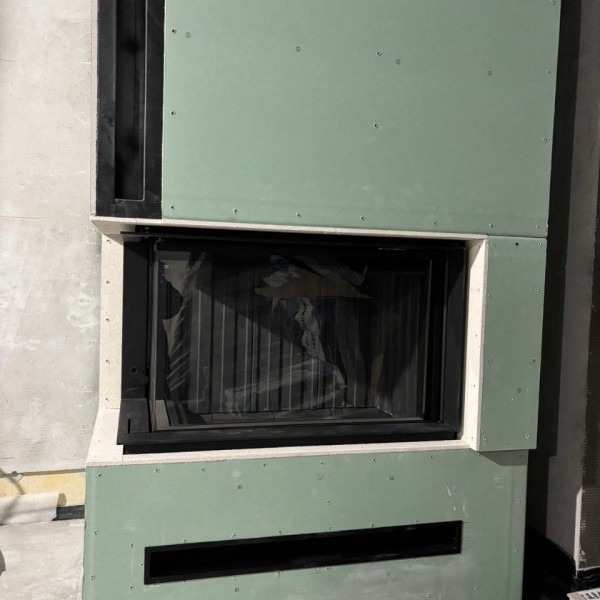 Монтаж каминной топки Spartherm Premium V-2L-80h чёрная футеровка с комплектующими в многоэтажный дом Монтаж каминной топки Spartherm Premium V-2L-80h чёрная футеровка с комплектующими в многоэтажный дом