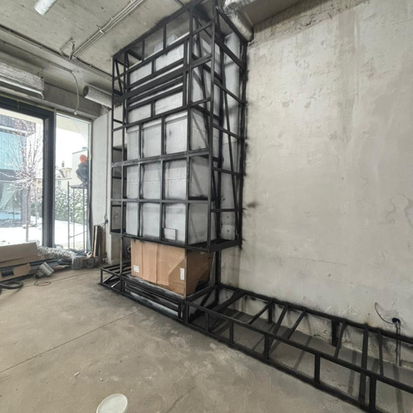 Монтаж каминной топки ASTOV П3С 12057 с комплектующими в бетонном доме Монтаж каминной топки ASTOV П3С 12057 с комплектующими в бетонном доме