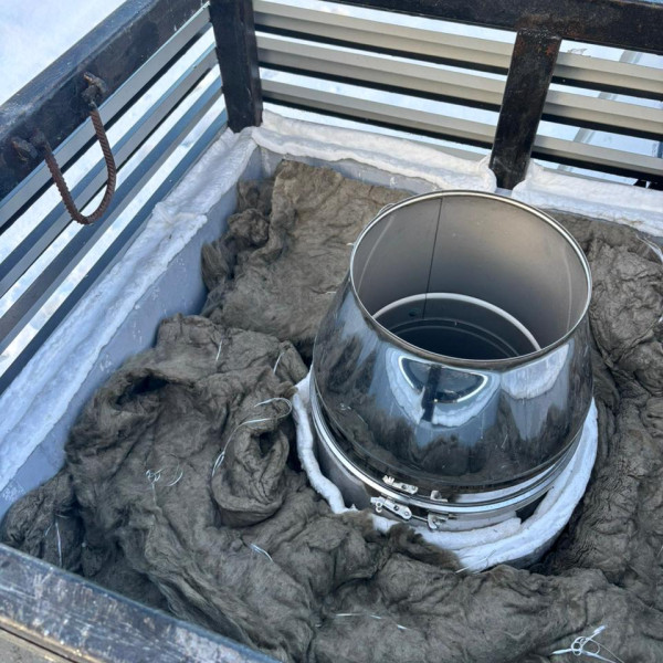 Монтаж каминной топки ASTOV П3С 12057 с комплектующими в бетонном доме Монтаж каминной топки ASTOV П3С 12057 с комплектующими в бетонном доме