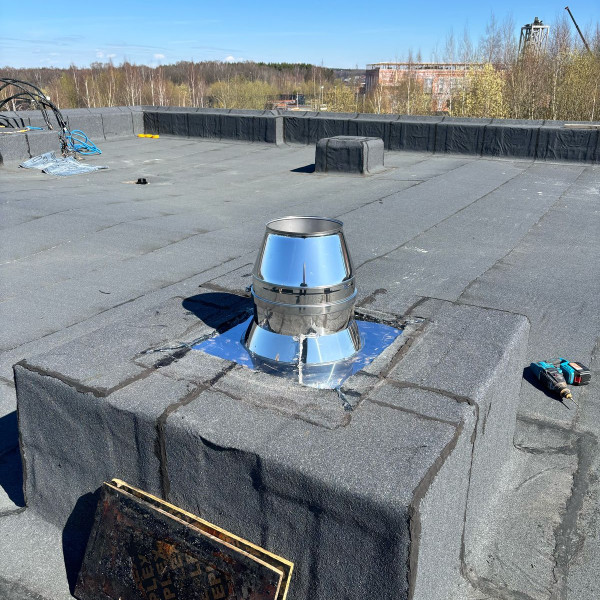 Каминная топка ASTOV П3С 10057 с шибером в каменном доме Каминная топка ASTOV П3С 10057 с шибером в каменном доме