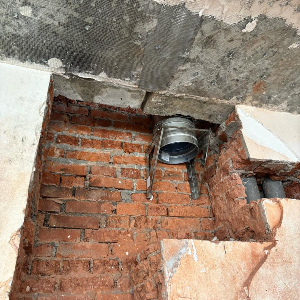 Каминная топка ASTOV П3С 12057 с комплектующими, гильзация канала Каминная топка ASTOV П3С 12057 с комплектующими, гильзация канала